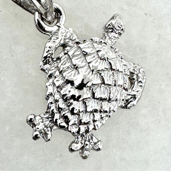 10K White Gold 16mm Turtle Charm Pendant .50g - New